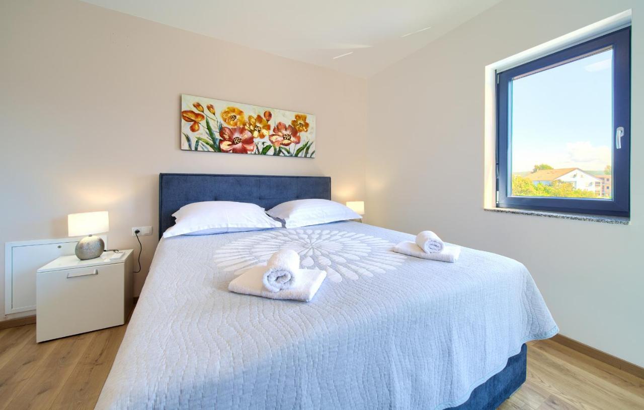 Apartments Paola & Karla With Pool Krk Town Luaran gambar
