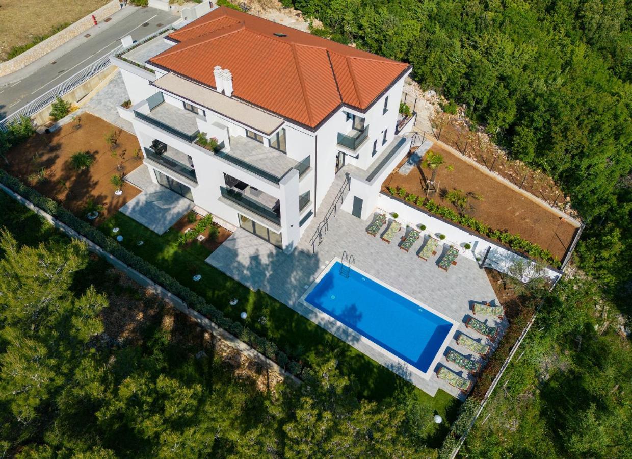 Apartments Paola & Karla With Pool Krk Town Luaran gambar
