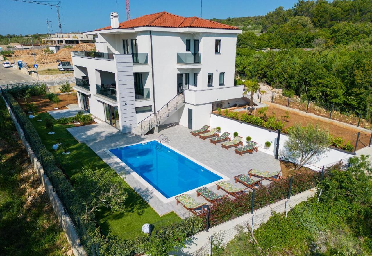 Apartments Paola & Karla With Pool Krk Town Luaran gambar