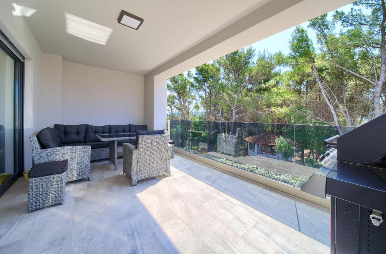 Apartments Paola & Karla With Pool Krk Town Luaran gambar