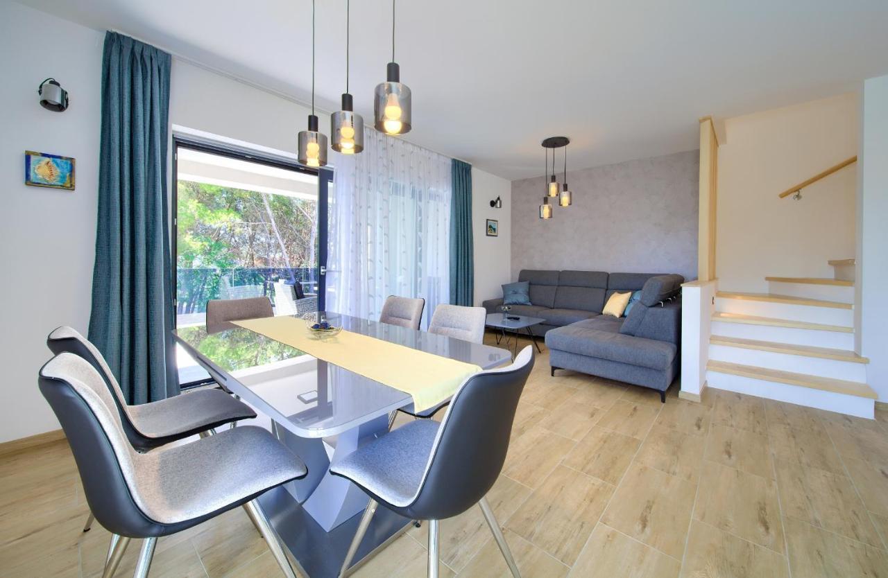 Apartments Paola & Karla With Pool Krk Town Luaran gambar