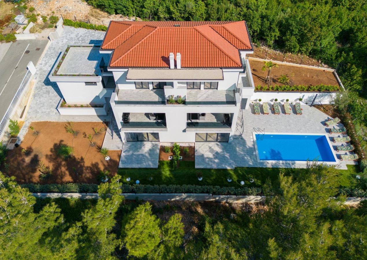 Apartments Paola & Karla With Pool Krk Town Luaran gambar
