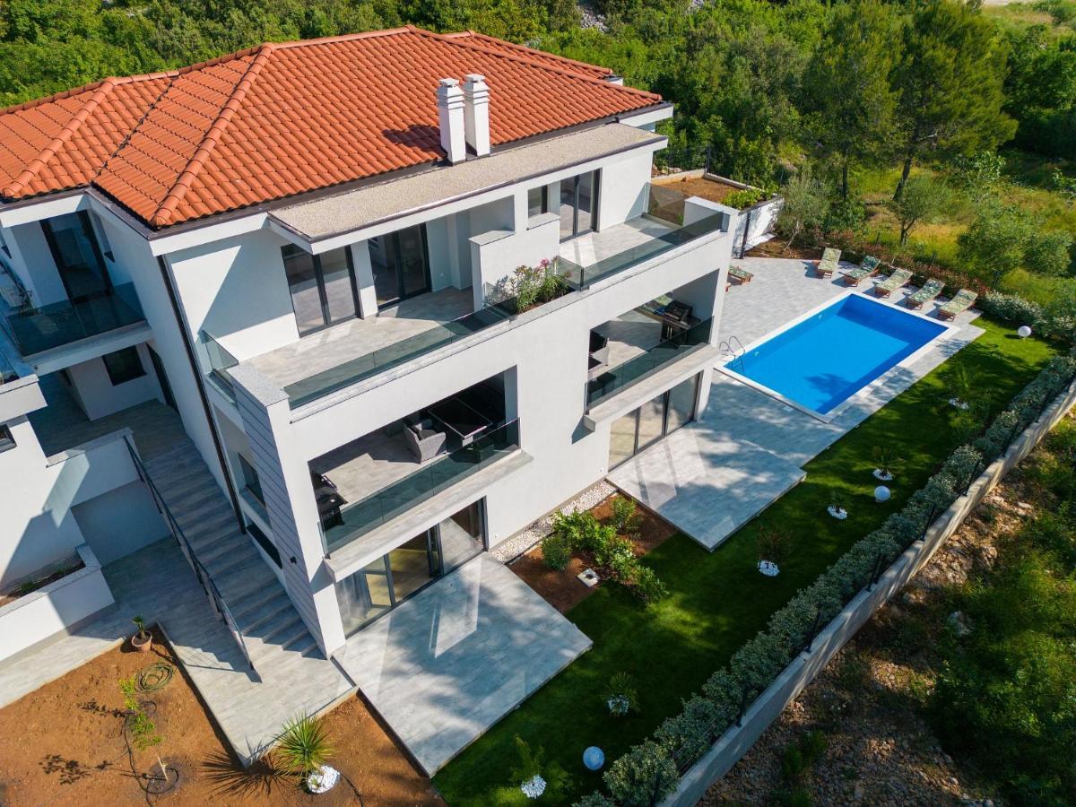 Apartments Paola & Karla With Pool Krk Town Luaran gambar