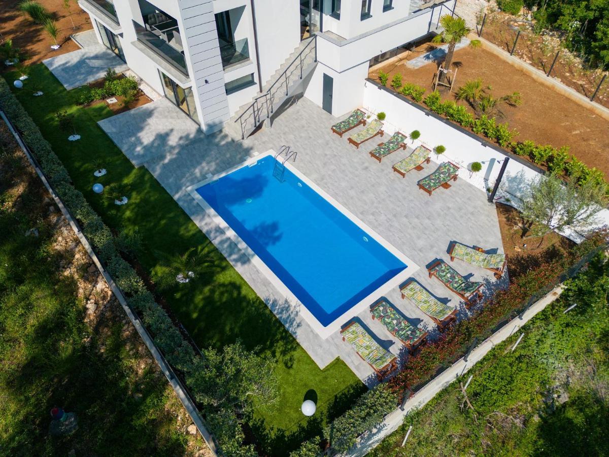 Apartments Paola & Karla With Pool Krk Town Luaran gambar