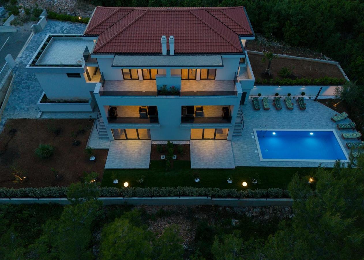 Apartments Paola & Karla With Pool Krk Town Luaran gambar