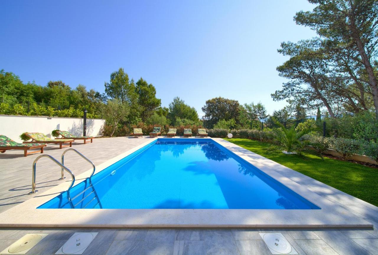 Apartments Paola & Karla With Pool Krk Town Luaran gambar