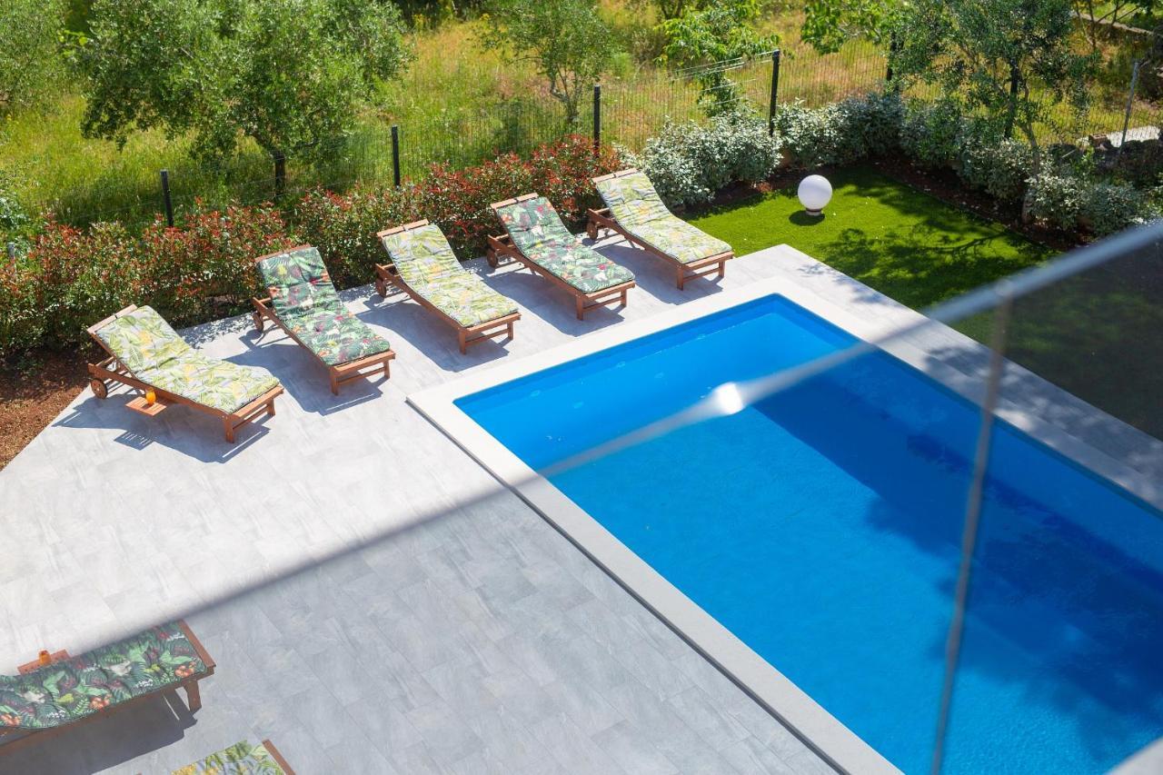 Apartments Paola & Karla With Pool Krk Town Luaran gambar