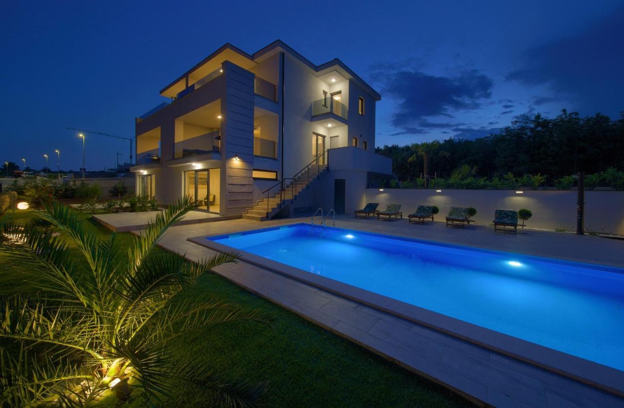 Apartments Paola & Karla With Pool Krk Town Luaran gambar