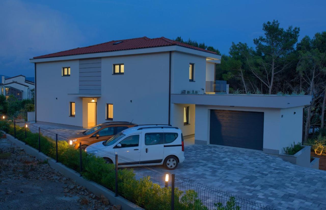 Apartments Paola & Karla With Pool Krk Town Luaran gambar