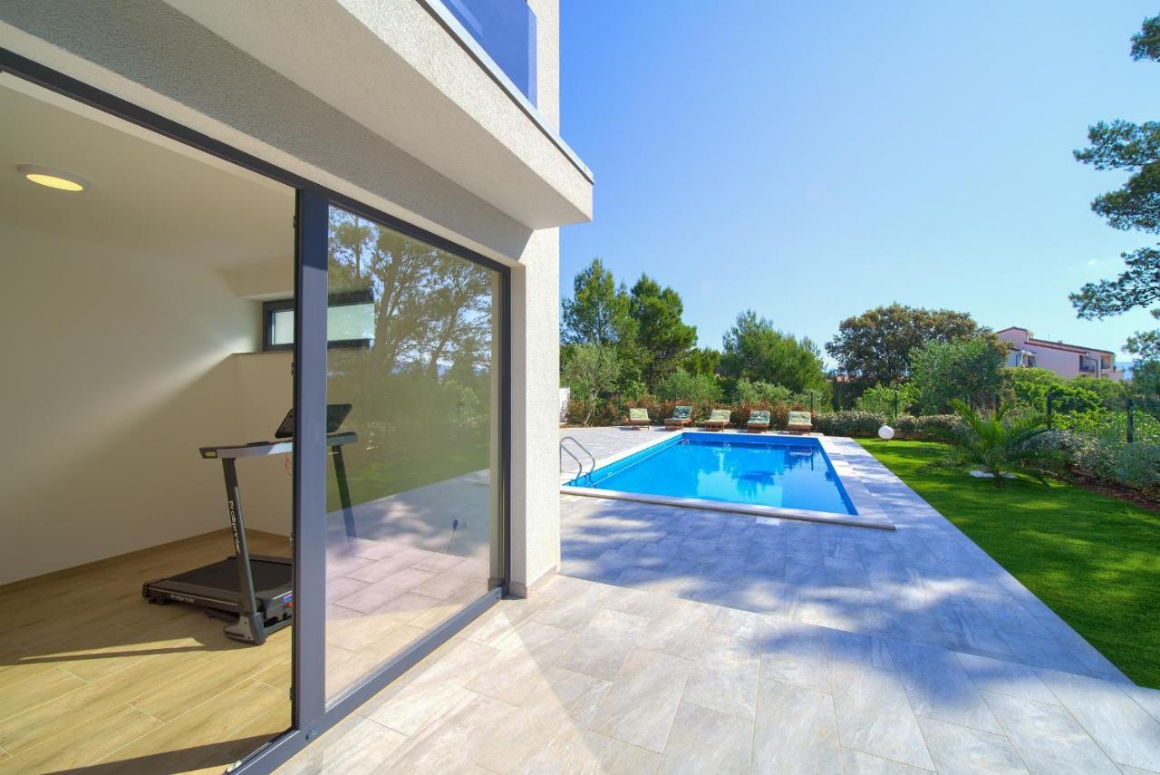 Apartments Paola & Karla With Pool Krk Town Luaran gambar