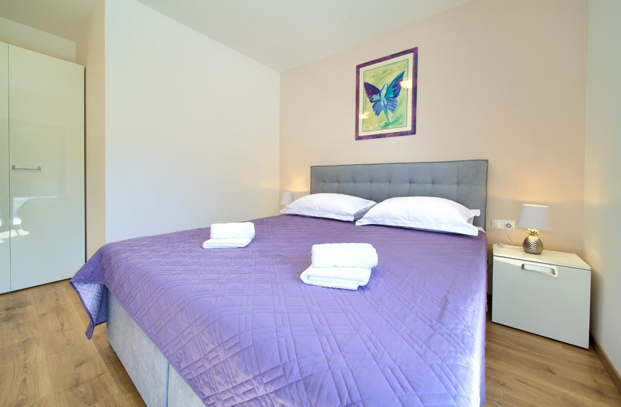 Apartments Paola & Karla With Pool Krk Town Bilik gambar