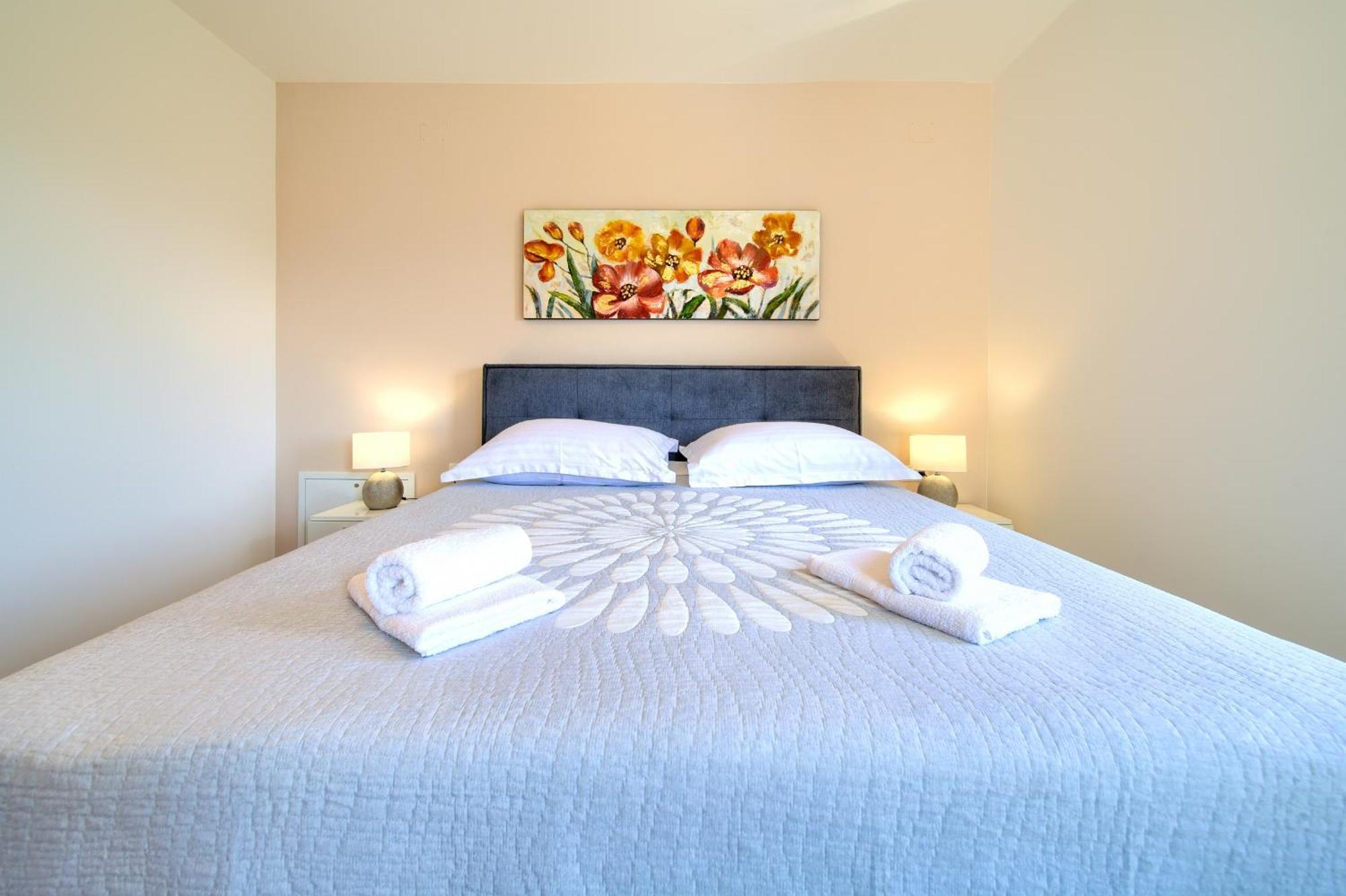 Apartments Paola & Karla With Pool Krk Town Bilik gambar